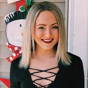 Meet your Posher, Abbey